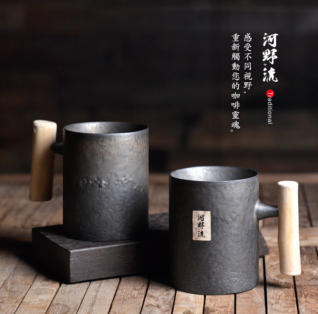 現貨|全港免運|河野流 - 文京手作陶瓷杯 手沖咖啡下壺 300ml|木質盒裝|漂流木把手|每個鐵釉紋理都是獨一無二