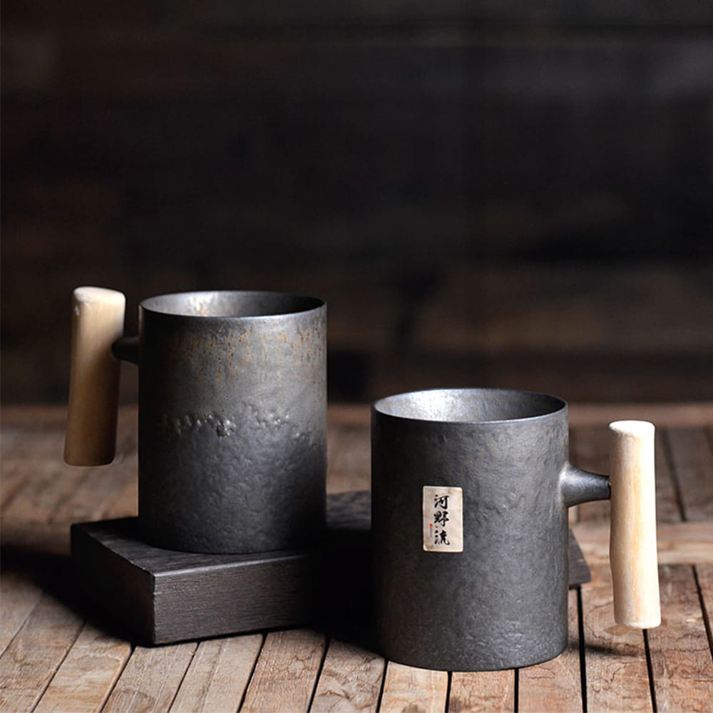 現貨|全港免運|河野流 - 文京手作陶瓷杯 手沖咖啡下壺 300ml|木質盒裝|漂流木把手|每個鐵釉紋理都是獨一無二