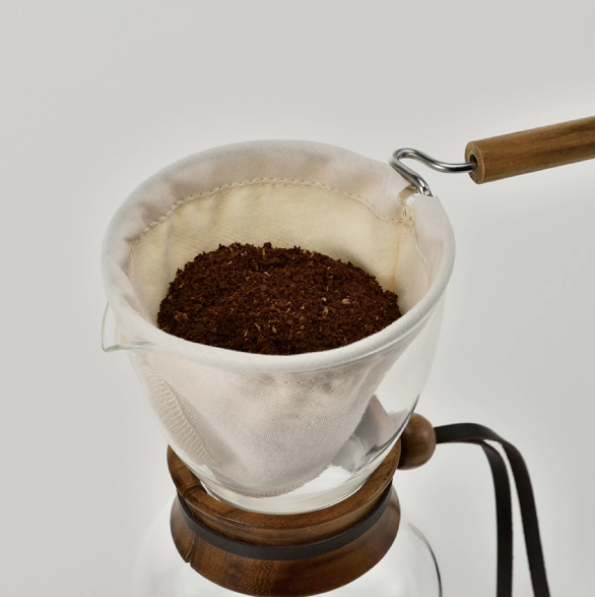 (預訂｜全港免運) HARIO 法蘭絨濾布 玻璃手沖咖啡壺組 Wood Neck Drip Pot (3-4杯) DPW-3【約10-15個工作日內寄出】 - Premium Mall HK