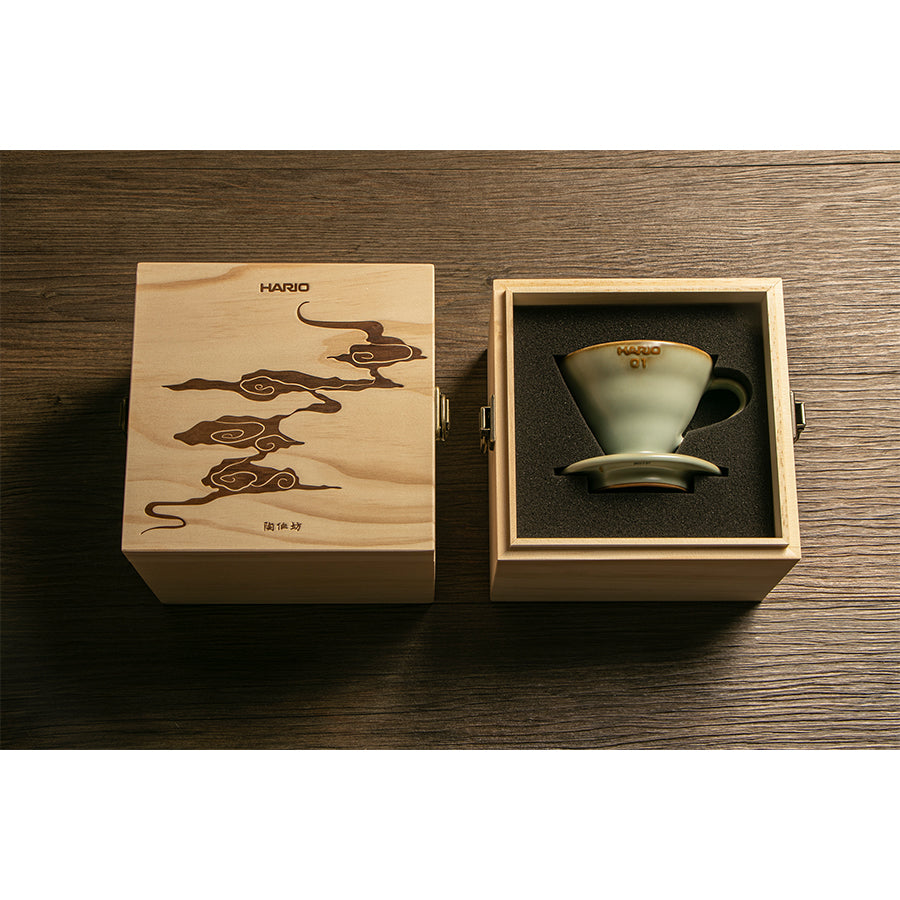 現貨｜全港免運｜HARIO - 陶作坊 V60 01 懷汝窯 懷汝濾杯 1-2杯 (VDCW-01-BU)｜木盒包裝｜Hariox陶作坊 汝窯燒限定【平行進口】