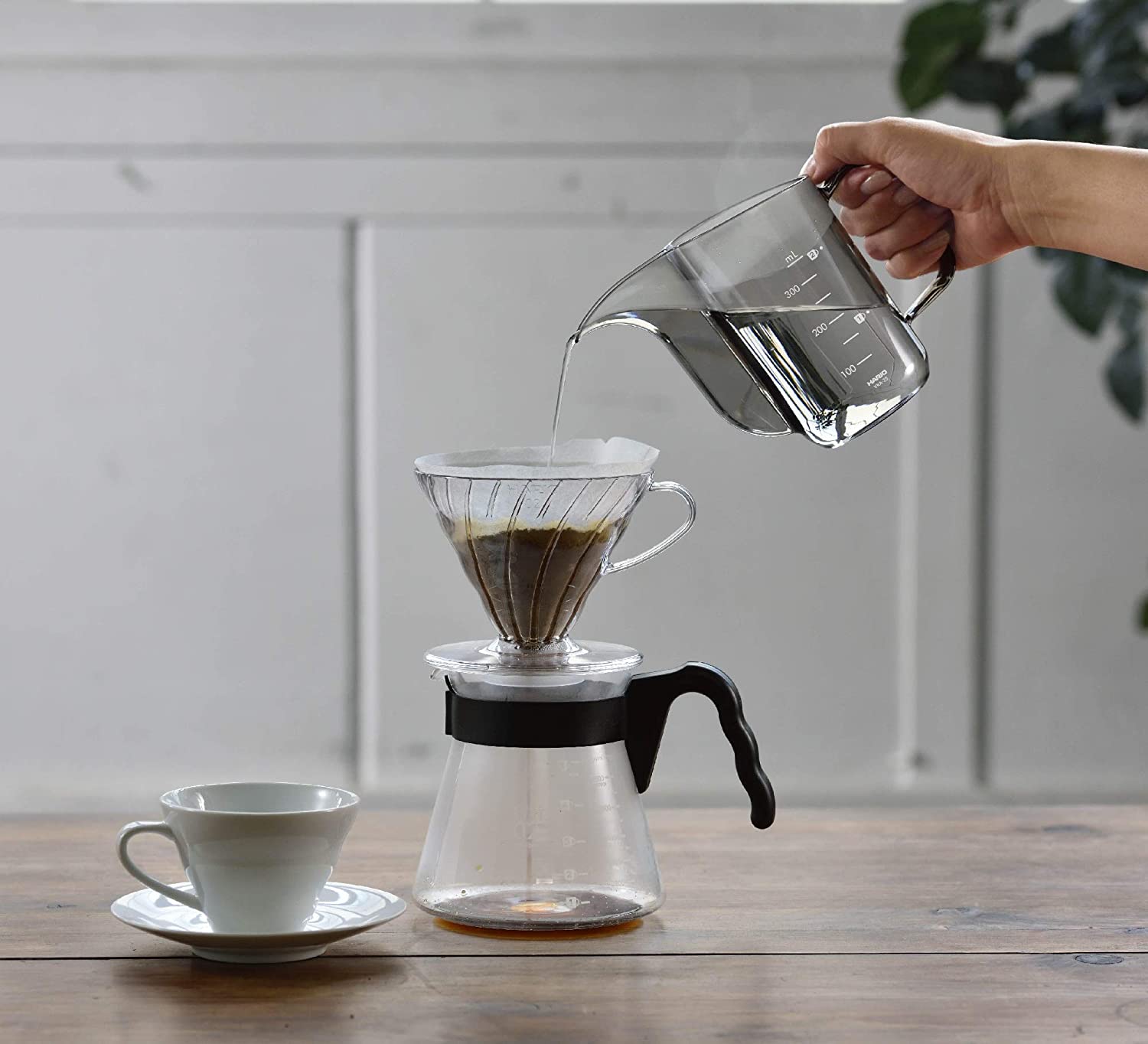 (預訂｜全港免運) HARIO 日本製 V60 鳥嘴輕巧透明手沖壺 Drip Kettle AIR (350ml) VKA-35-TB 【約10-15個工作日內寄出】 - Premium Mall HK